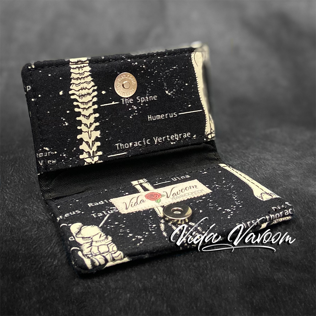 glow in the dark anatomy skeleton card wallet