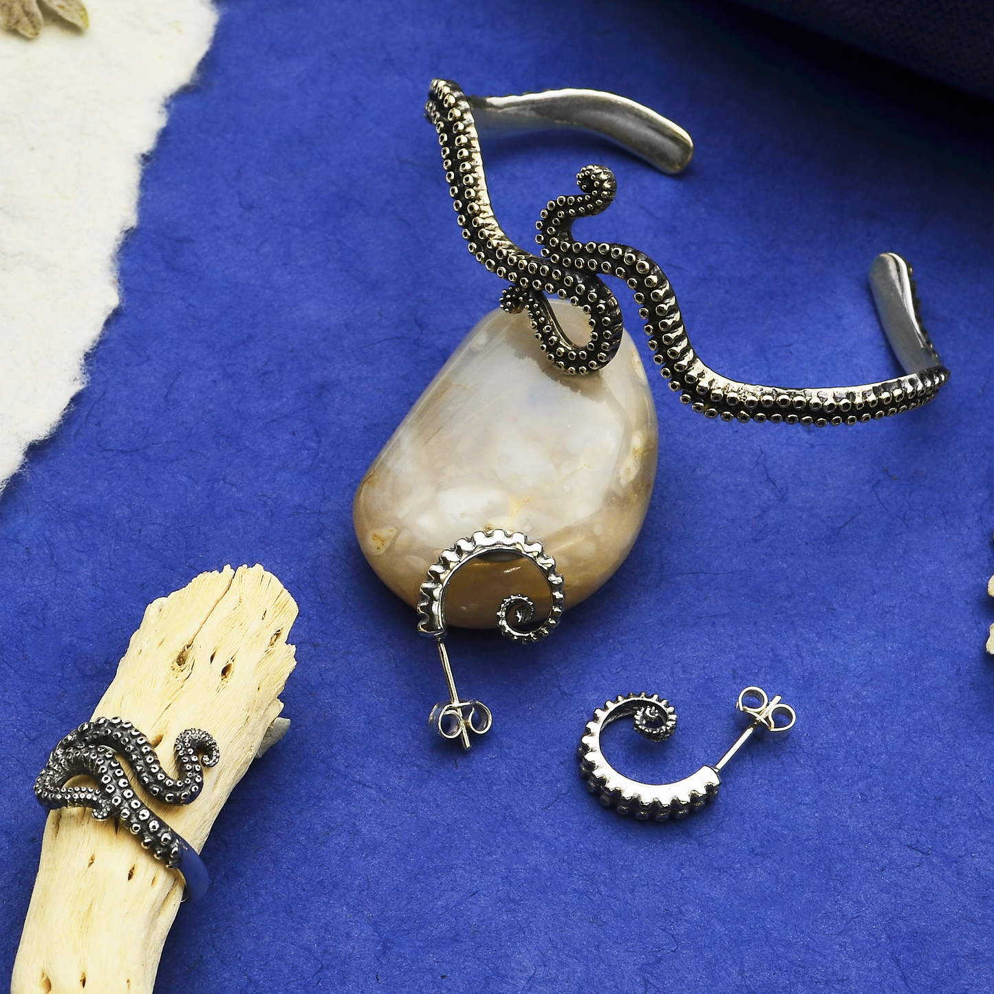 Adjustable Octopus Tentacle Ring: Bronze