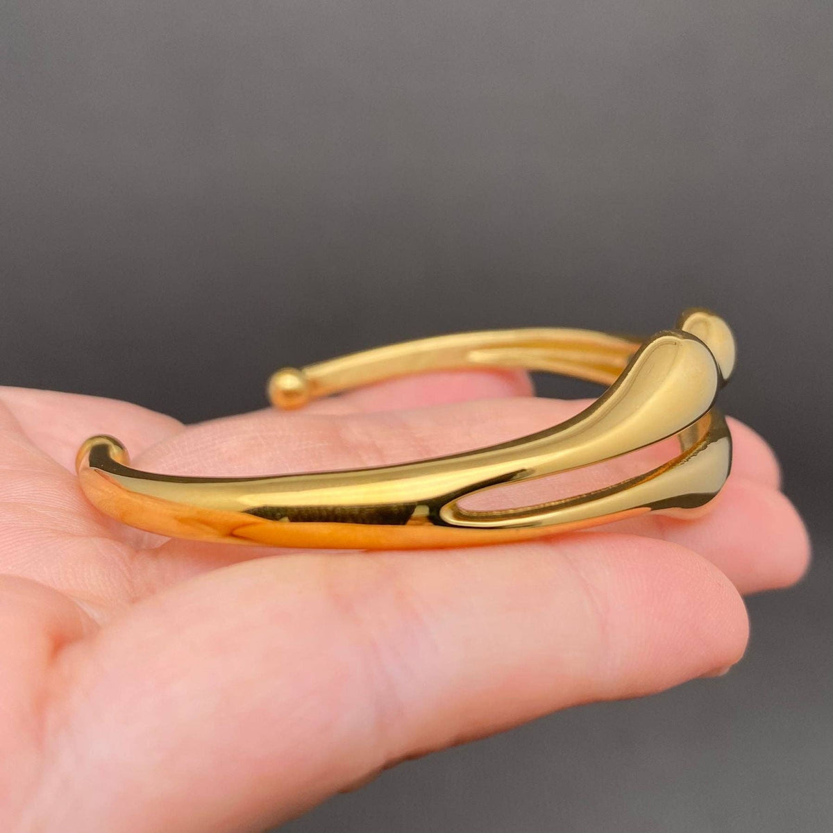 Glossy Lip 18K Gold Plated Stainless Steel Cuff