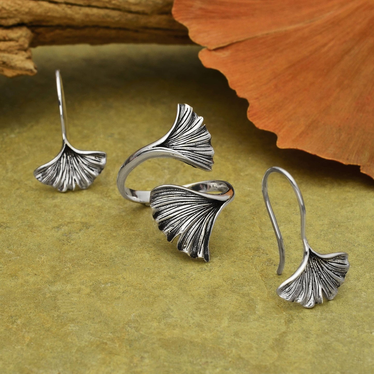 Adjustable Ginkgo Leaf Ring: Bronze