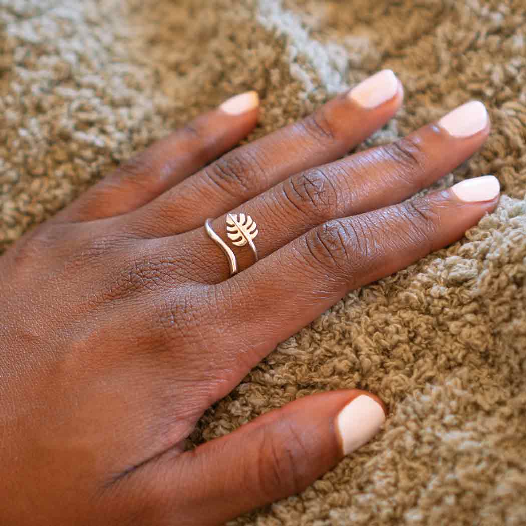 Adjustable Monstera Leaf Ring: Bronze