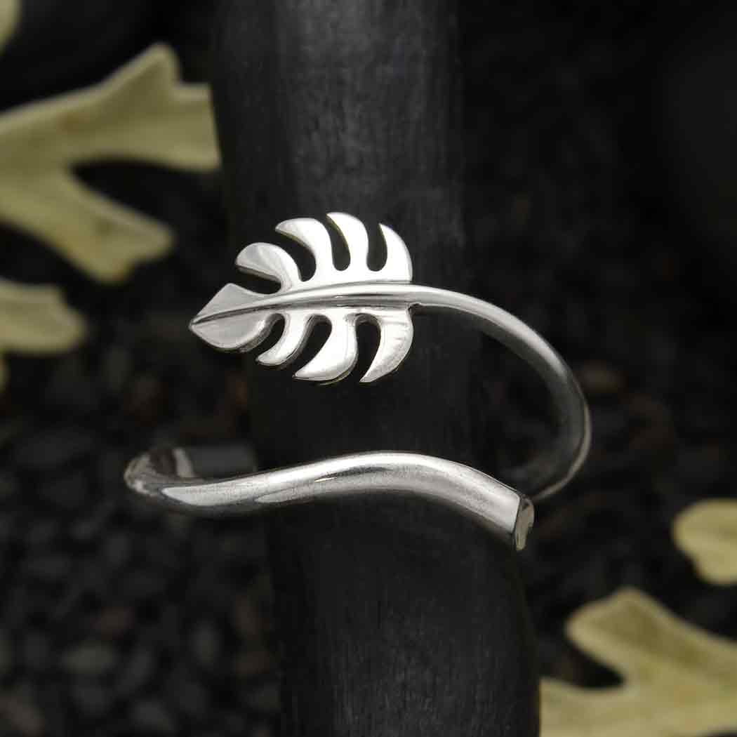 Adjustable Monstera Leaf Ring: Bronze