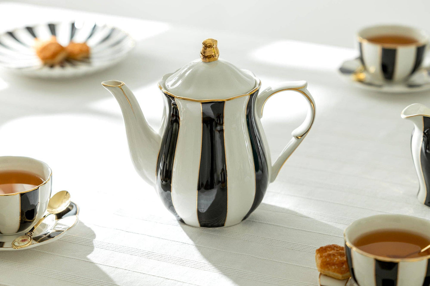 40oz Black White Scallop Fine Porcelain Teapot