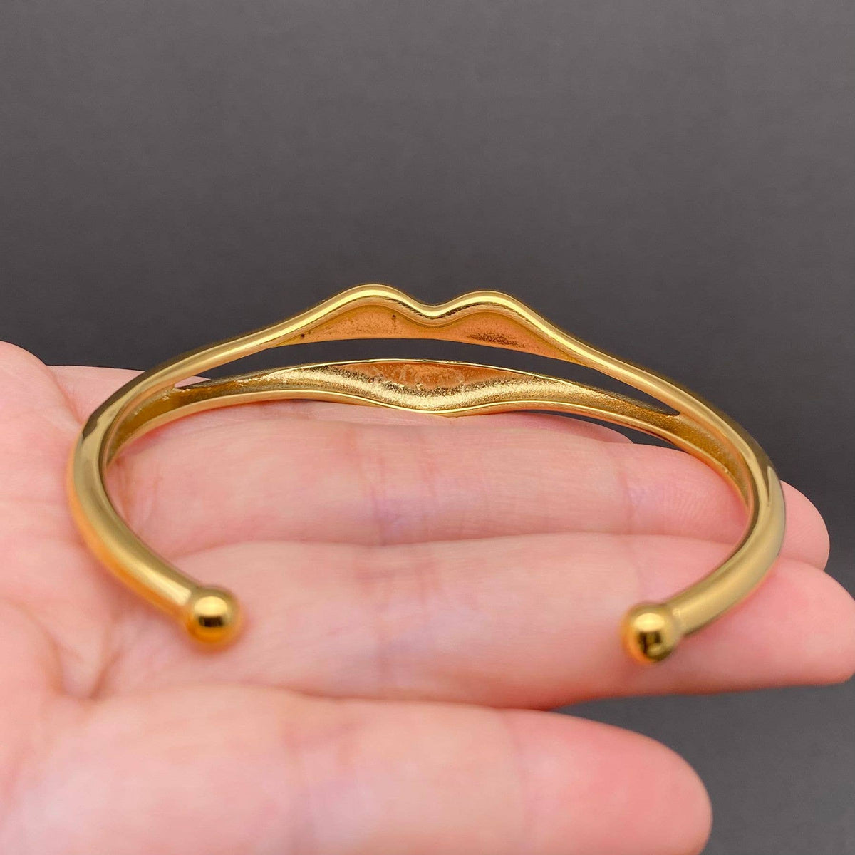 Glossy Lip 18K Gold Plated Stainless Steel Cuff