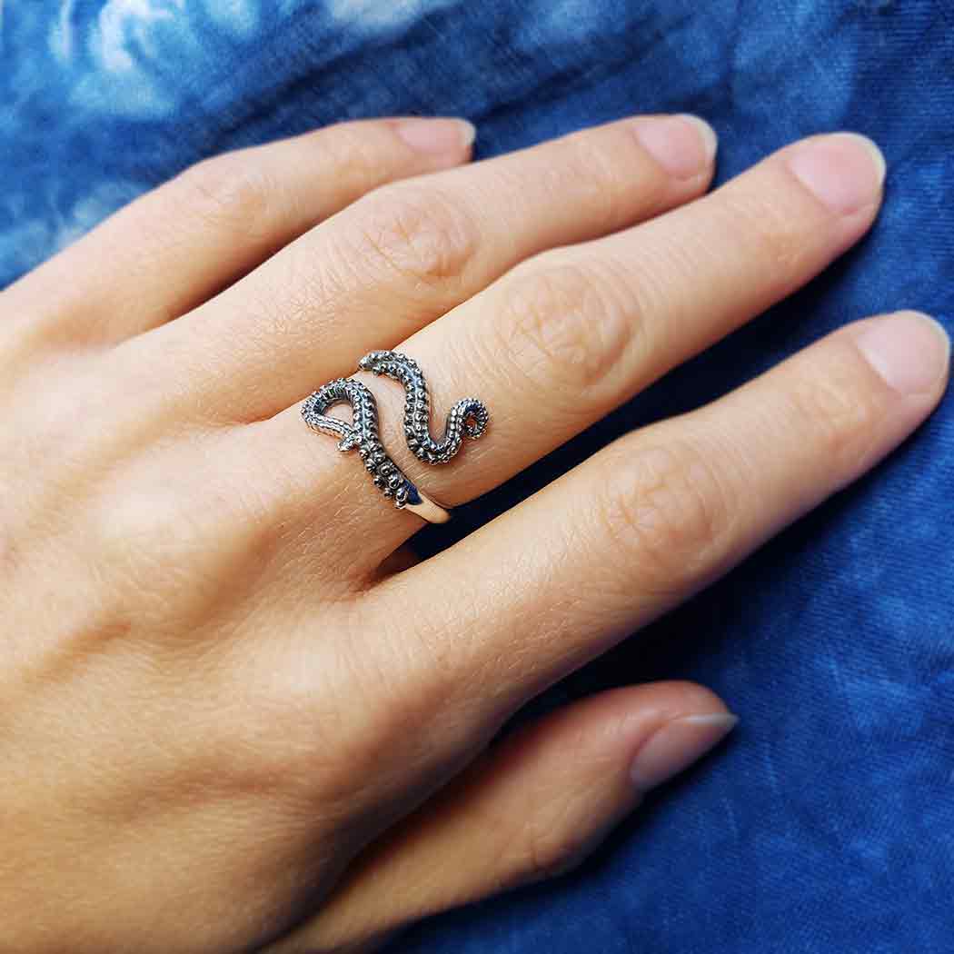 Adjustable Octopus Tentacle Ring: Bronze