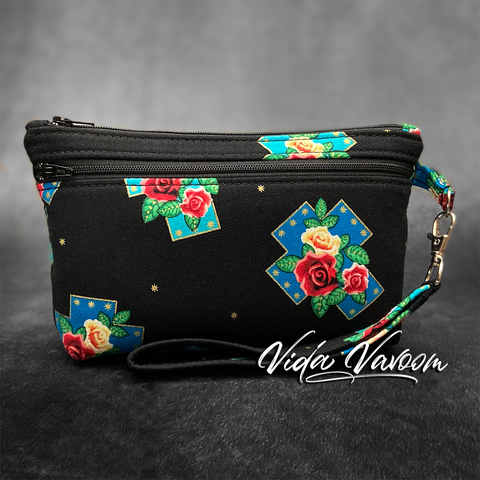 crosses and roses religious wristlet 