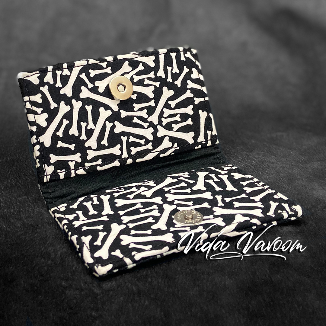 halloween spooky bones business card wallet